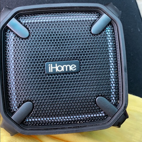 iHome - Picture 4 of 5